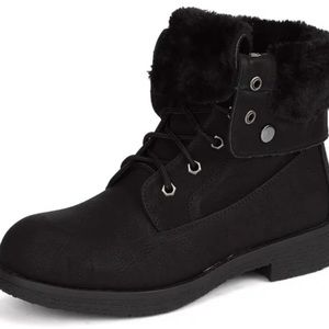 Dream Pairs Faux Fur Lined Boots - Sz 8